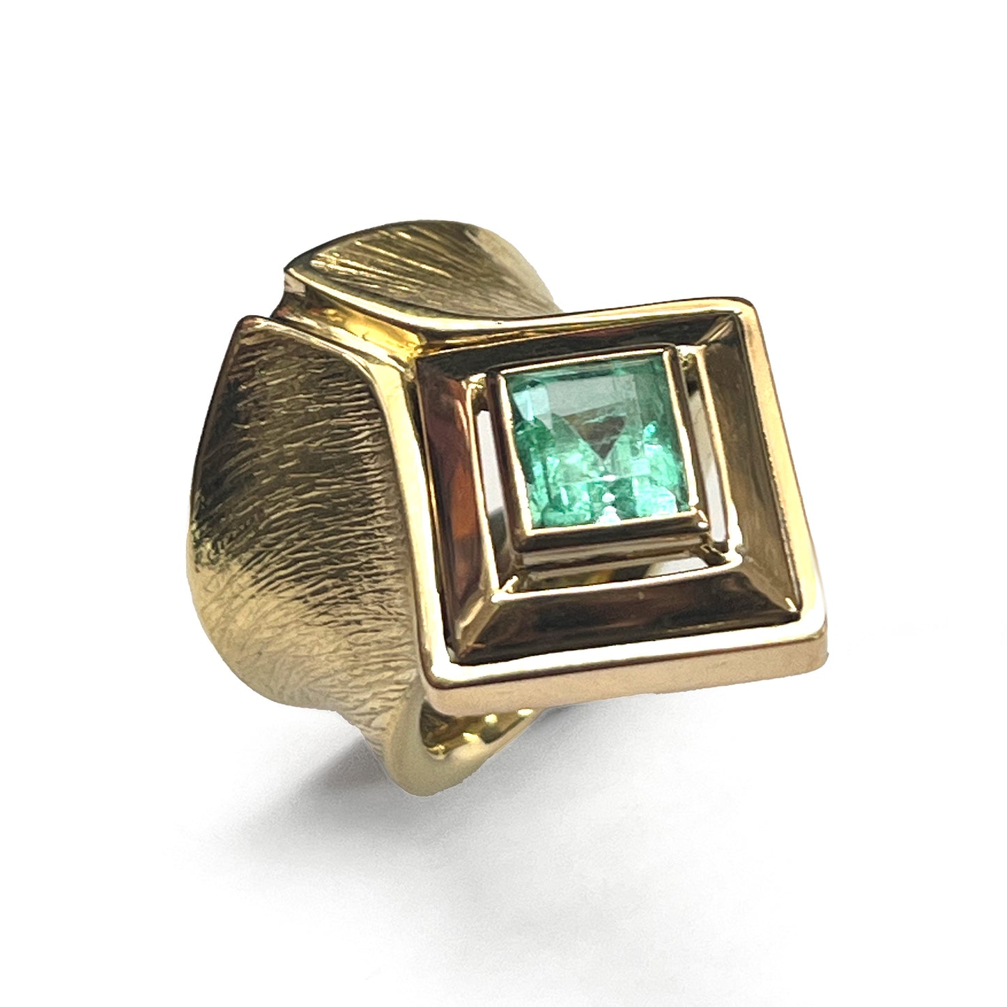 18K Yellow Gold Sculptural Emerald Ring
