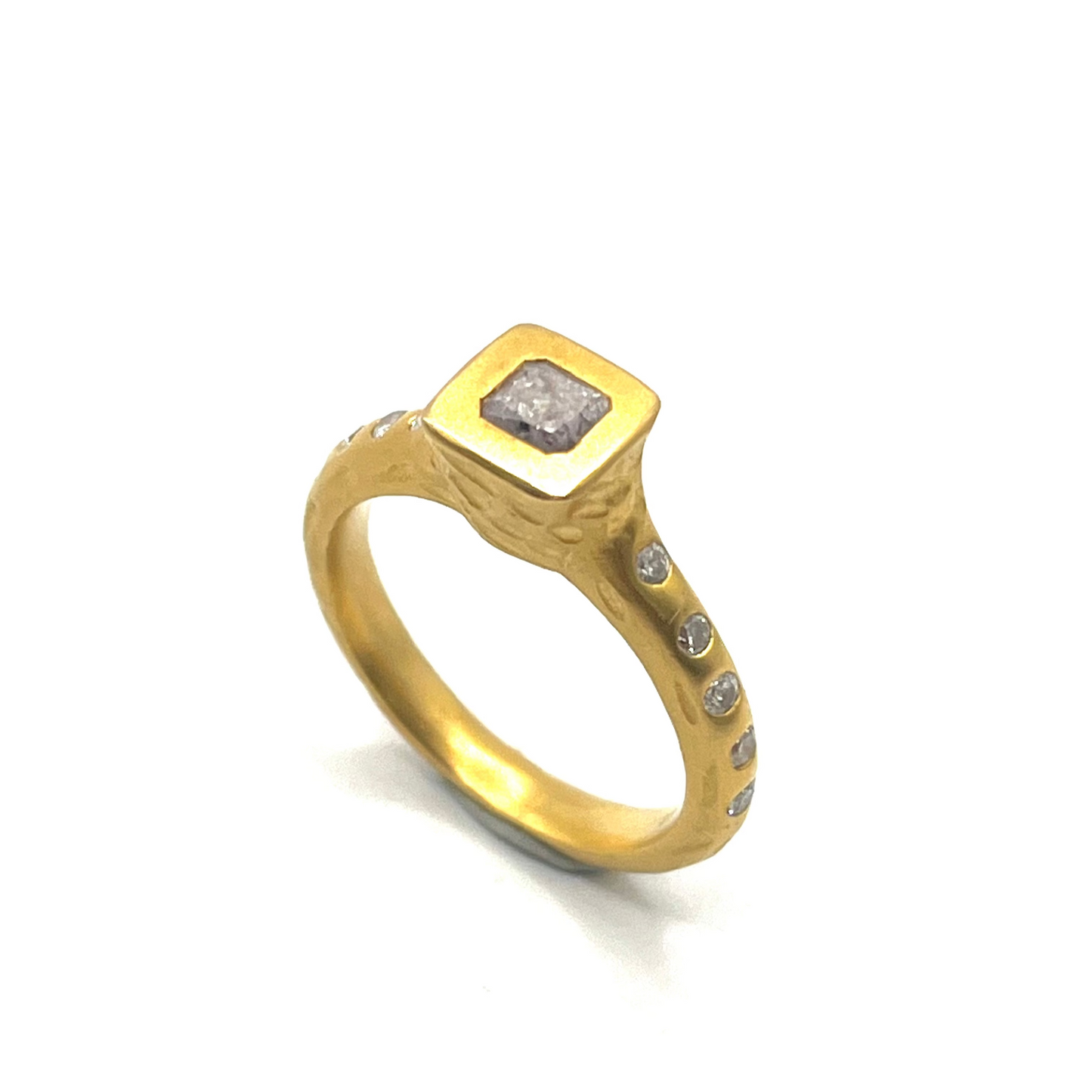 18KY Gold Square Heavy Bezel-set Ice Diamond Ring