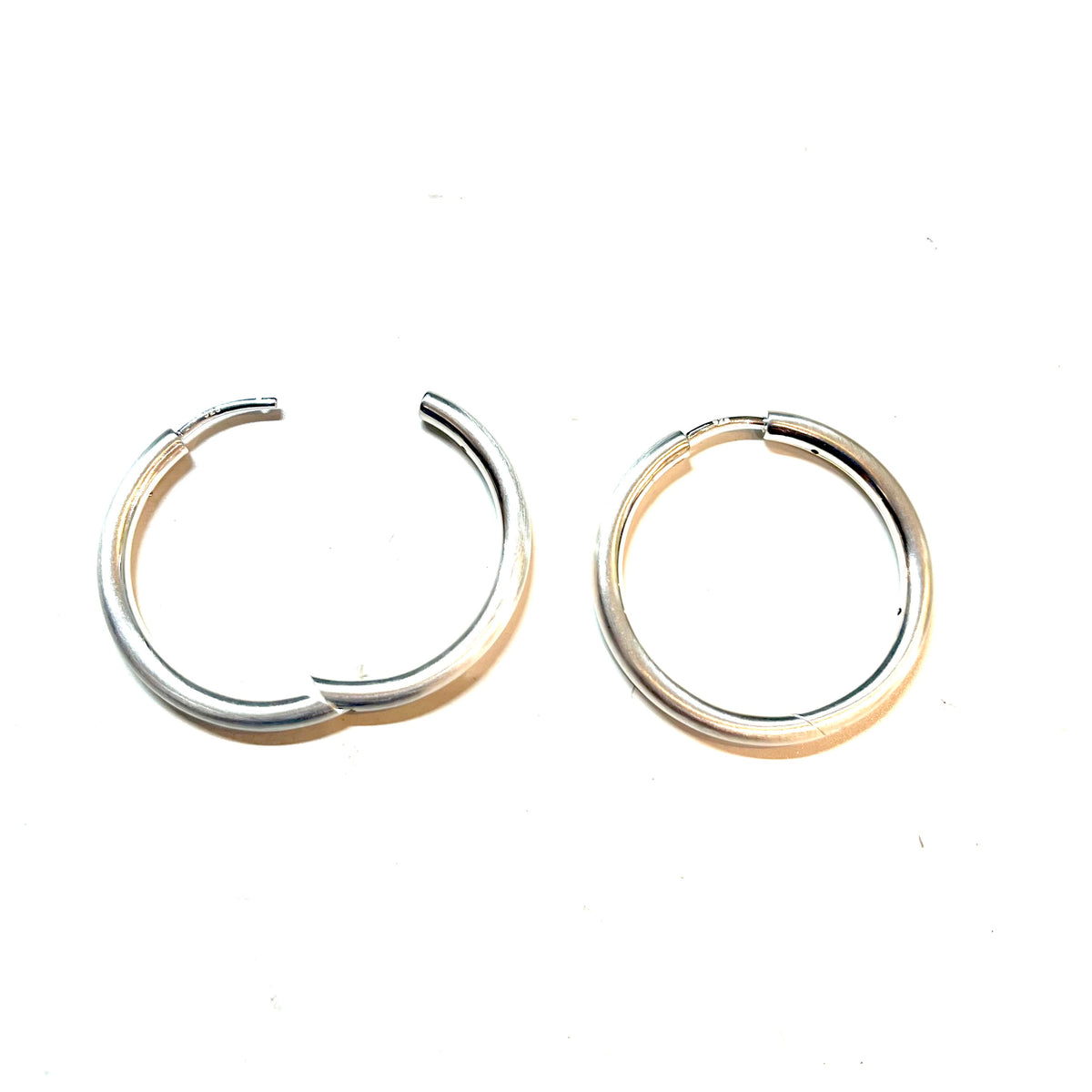 Brushed Sterling Silver Circle Hoop Earrings, DLC330560, Doris Leidt