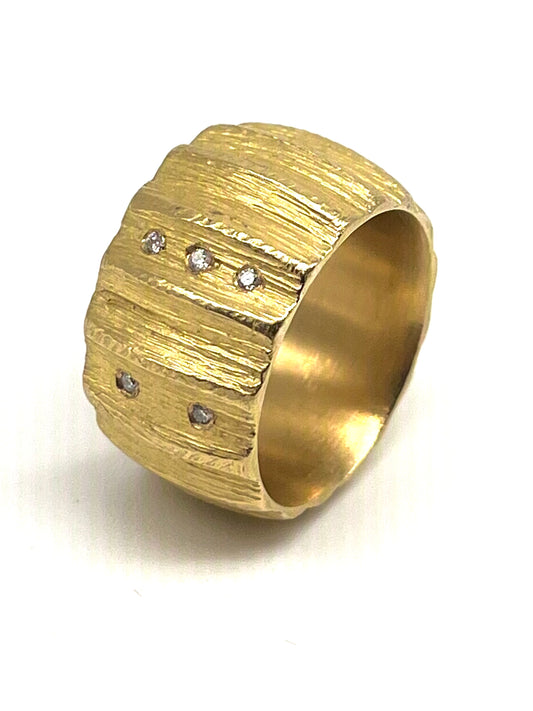 Textured 18kt Gold Ring with Diamonds