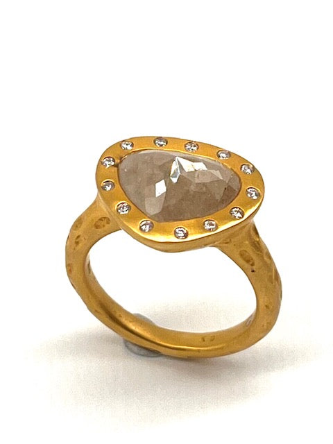 Oval Ice Diamond, 18kt YellowKW Gold Ring