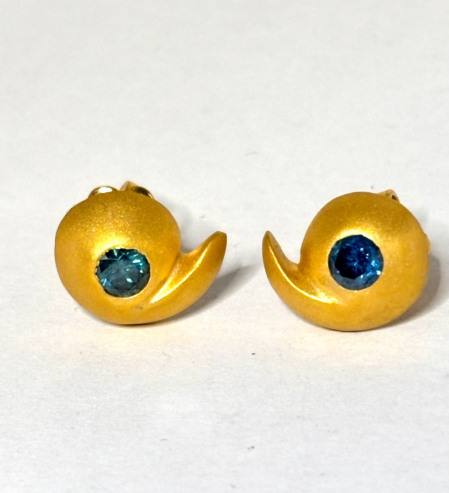 Earrings in 18k Gold 'Comma'