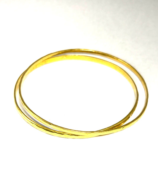 Thin Hammered Bangle in 22kt Gold