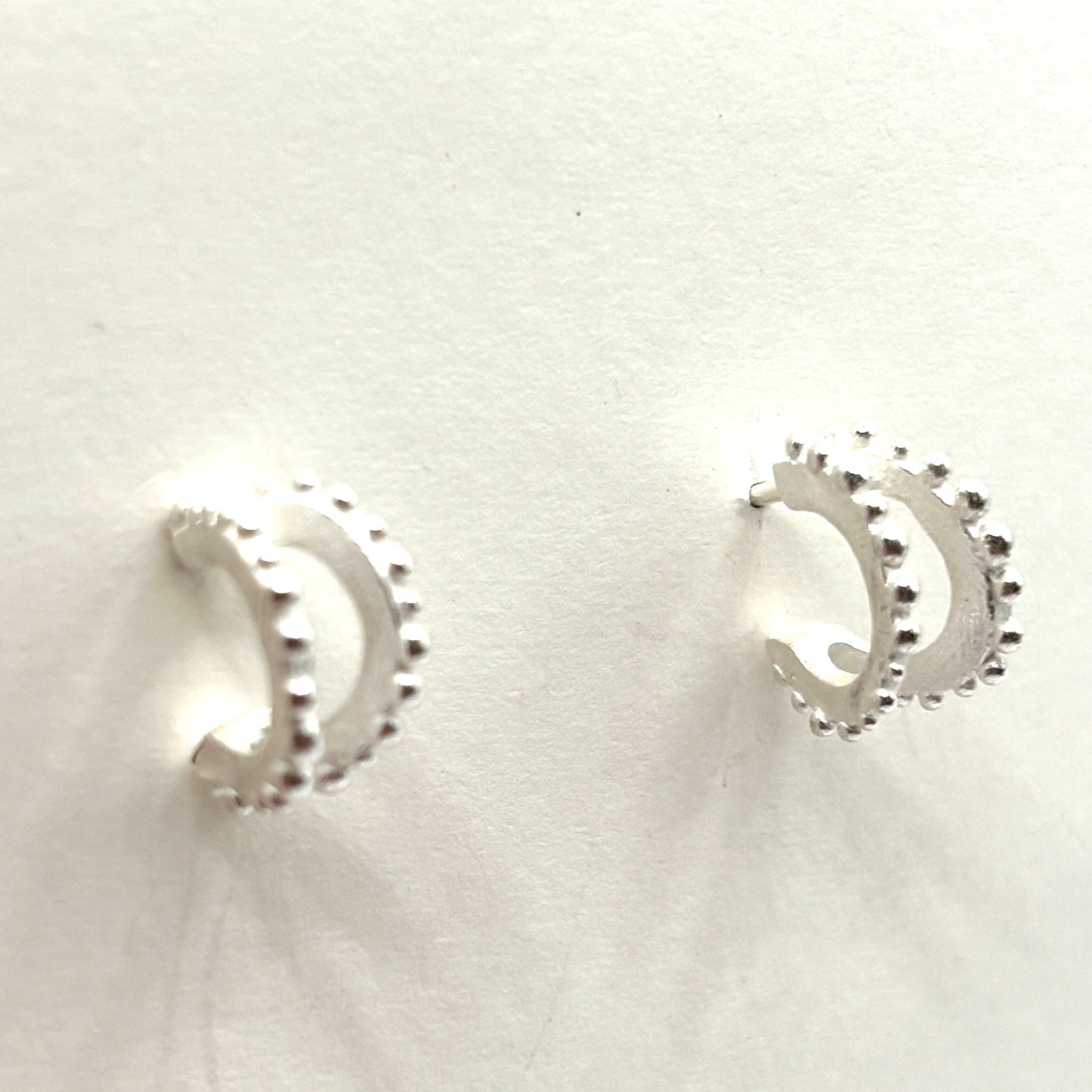 Sterling Silver Small Bumpy Huggies Dk26-2617