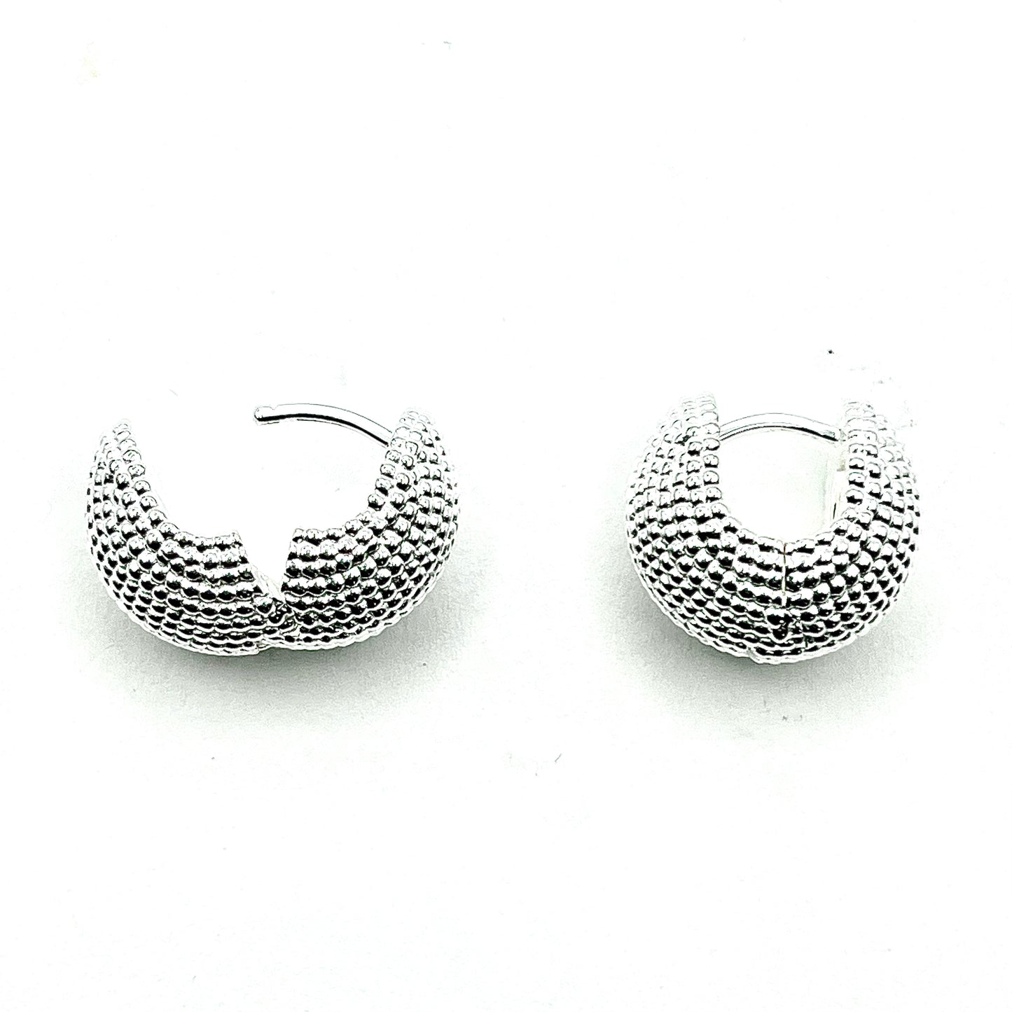 SS Dotted Huggie Hoop Earrings, C230240, Doris Leidt