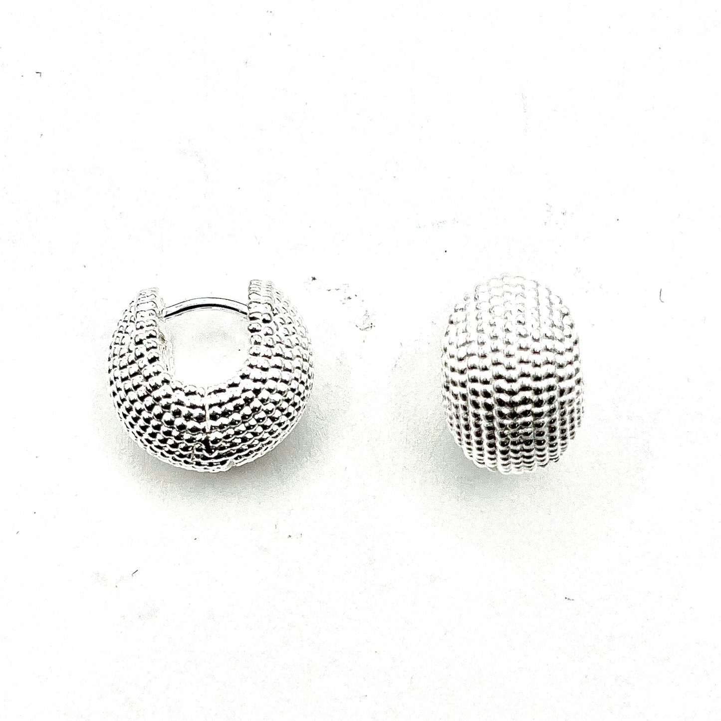SS Dotted Huggie Hoop Earrings, C230240, Doris Leidt