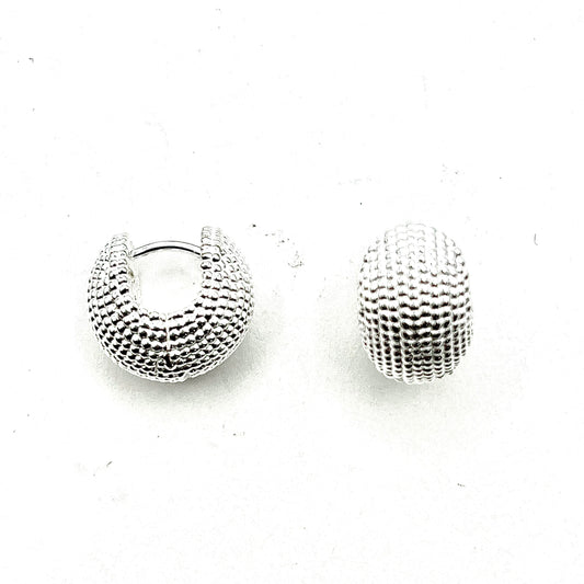 SS Dotted Huggie Hoop Earrings, C230240, Doris Leidt