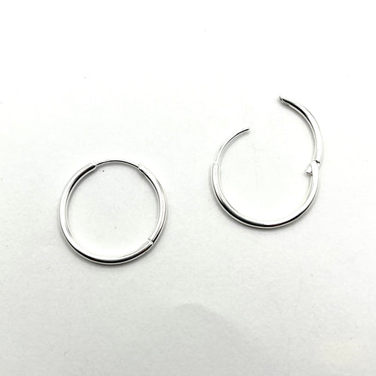Sterling Silver Medium Thin Hinged Round Hoop Earrings, DL520, Doris Leidt