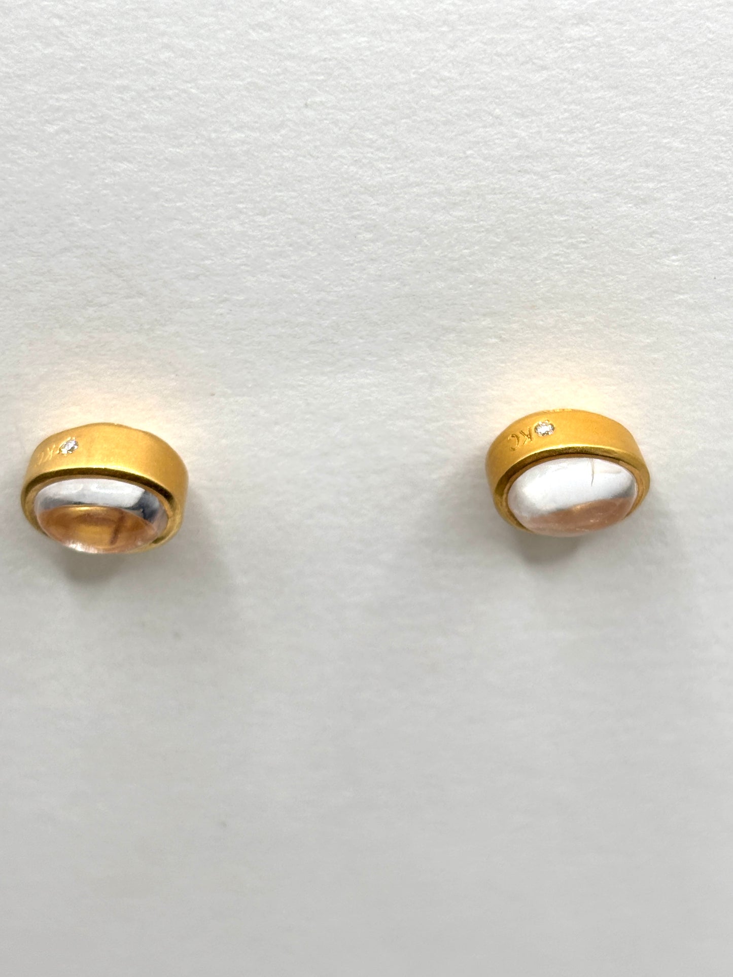 18kt Yellow gold oval Bezel Moonstone stud earrings KWS26308