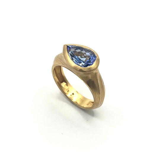 18kt Pear Shape Tanzanite Ring