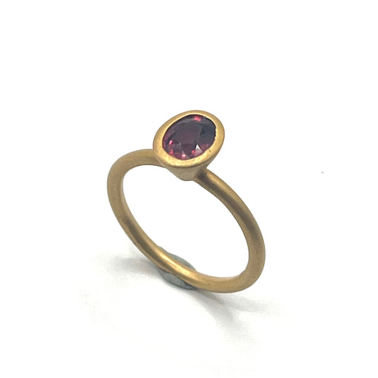 18kt Gold Oval Red Sapphire Ring
