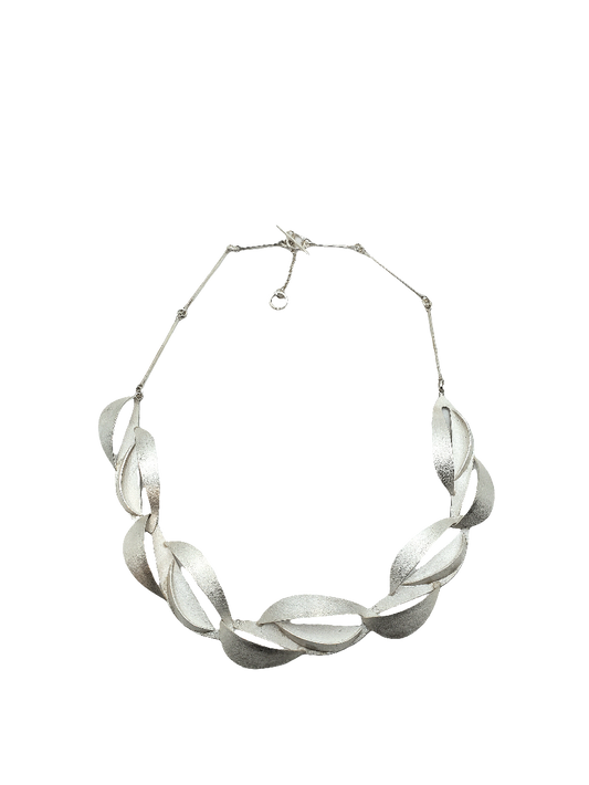 Wave half links necklace