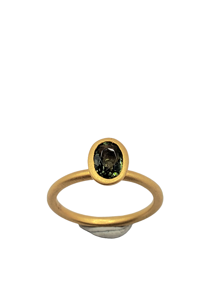 Yellow Gold Light Green Oval Sapphire Ring