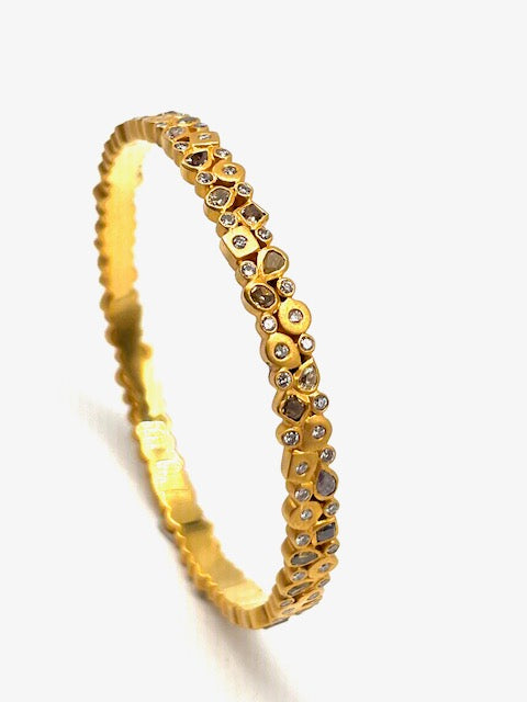 Fancy Diamond, 18kt Yellow Gold Full Crown Bracelet